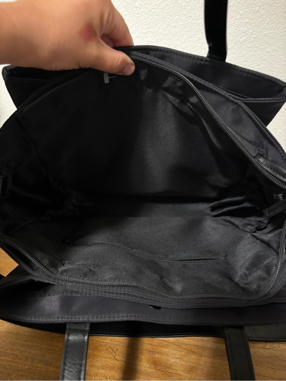 BEIS The Commuter Tote In Black Excellent Condition Pre-Owned - Picture 6 of 8
